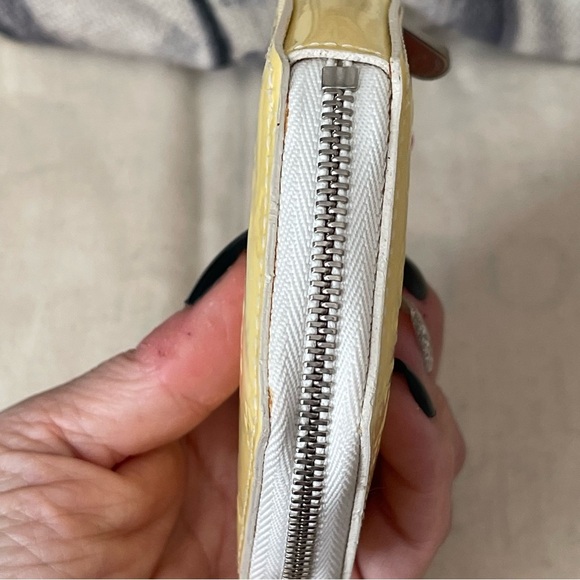 LOUIS VUITTON ⭐️VERNIS PORT MONNAIE FLOCON MM PERLE W/UNBRANDED WRISTLET CHAIN⭐️ - Picture 6 of 17